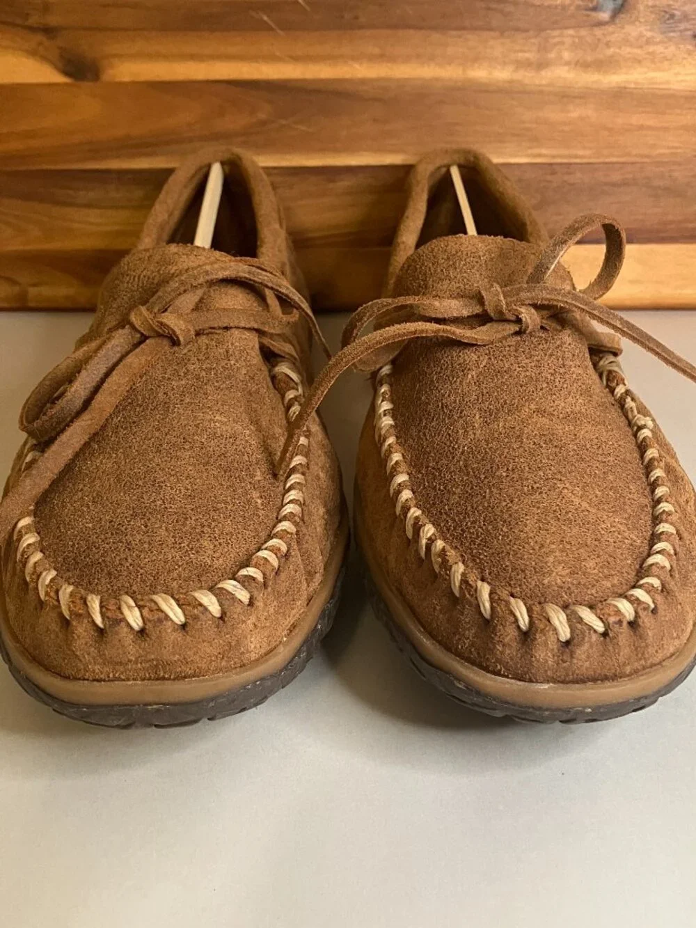 Minnetonka Men's Tie Tread Moccasins Brown Ruff Suede Size 9 NWOB Slip On Loafer
